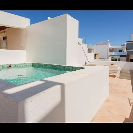 Stunning House With Rooftop And Pool By Lovelystay Hébergement de vacances *