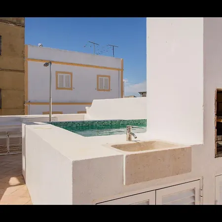 Stunning House With Rooftop And Pool By Lovelystay 度假居 *
