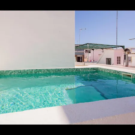 Stunning House With Rooftop And Pool By Lovelystay * Fuzeta