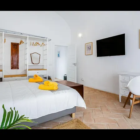 Stunning House With Rooftop And Pool By Lovelystay Holiday home