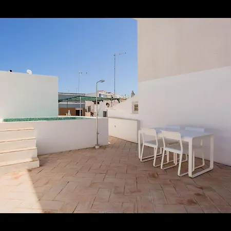 Holiday home Stunning House With Rooftop And Pool By Lovelystay *