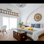 Stunning House With Rooftop And Pool By Lovelystay Nyaraló Fuzeta