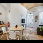 Stunning House With Rooftop And Pool By Lovelystay *