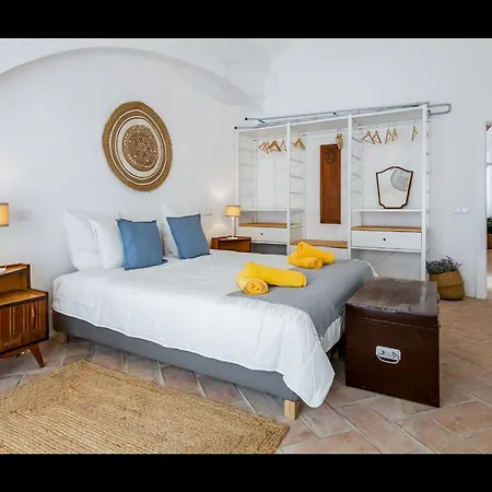 Vakantiehuis Stunning House With Rooftop And Pool By Lovelystay