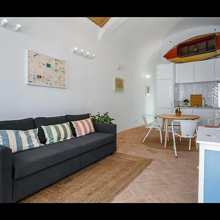 Stunning House With Rooftop And Pool By Lovelystay Vakantiehuis *