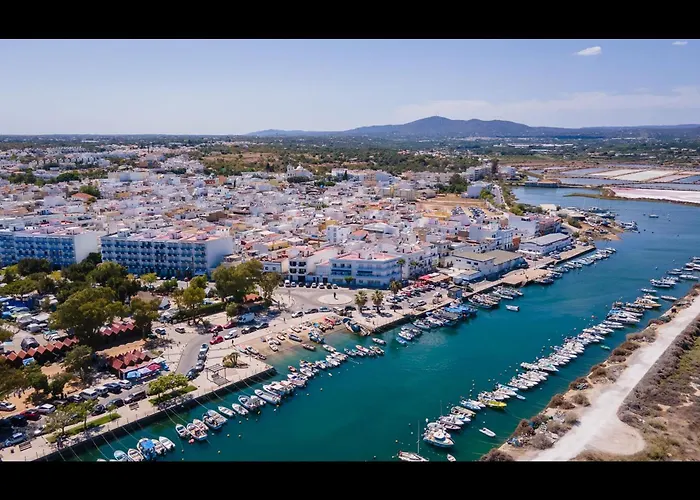 別荘 Stunning House With Rooftop And Pool By Lovelystay フゼタ