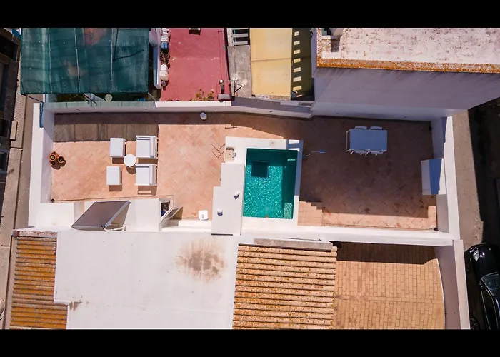 Stunning House With Rooftop And Pool By Lovelystay * フゼタ