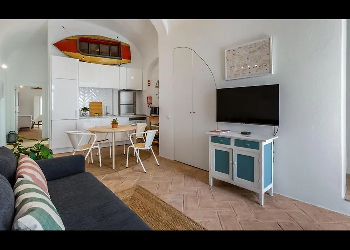 Stunning House With Rooftop And Pool By Lovelystay *