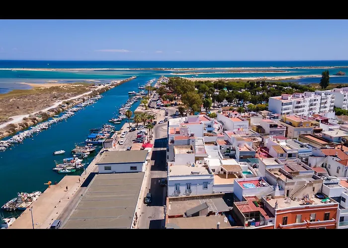 Stunning House With Rooftop And Pool By Lovelystay